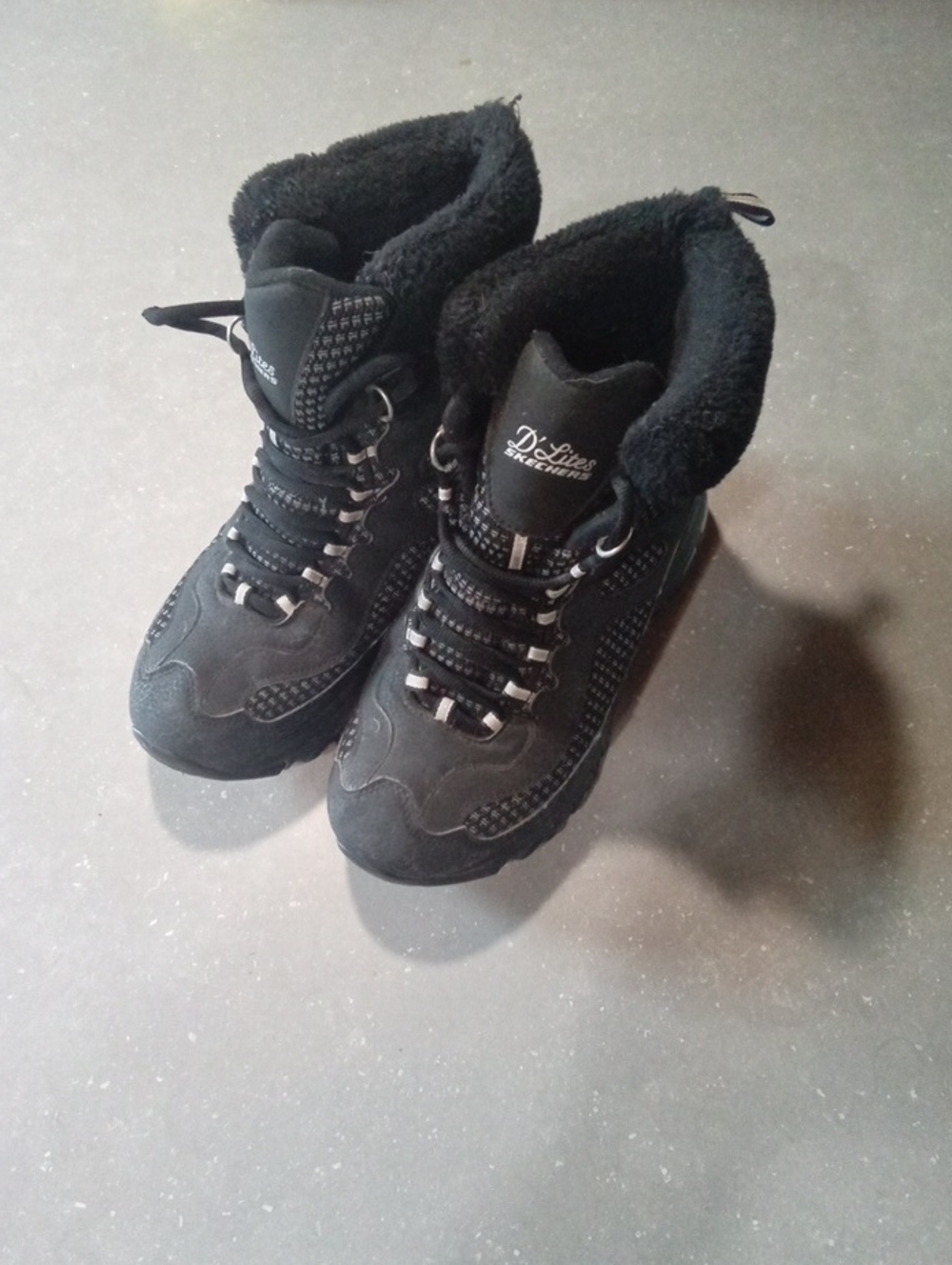 Size 9 Skechers Black Womens Faux-Fur Lace-Up Boots